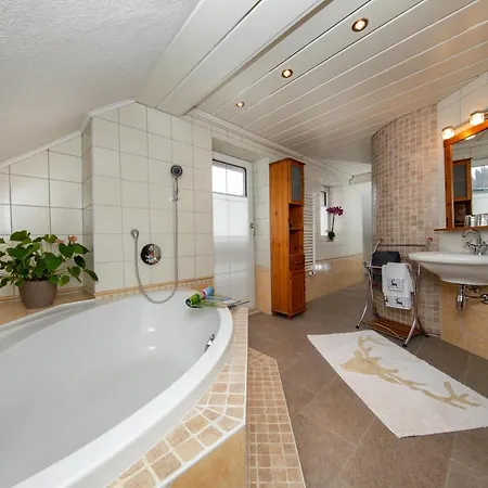 בית הארחה Haus Ditzer - Theresia 4*